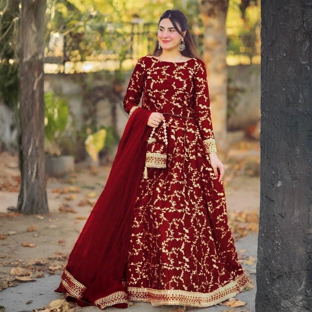 Elegant Traditional Wedding Outfit