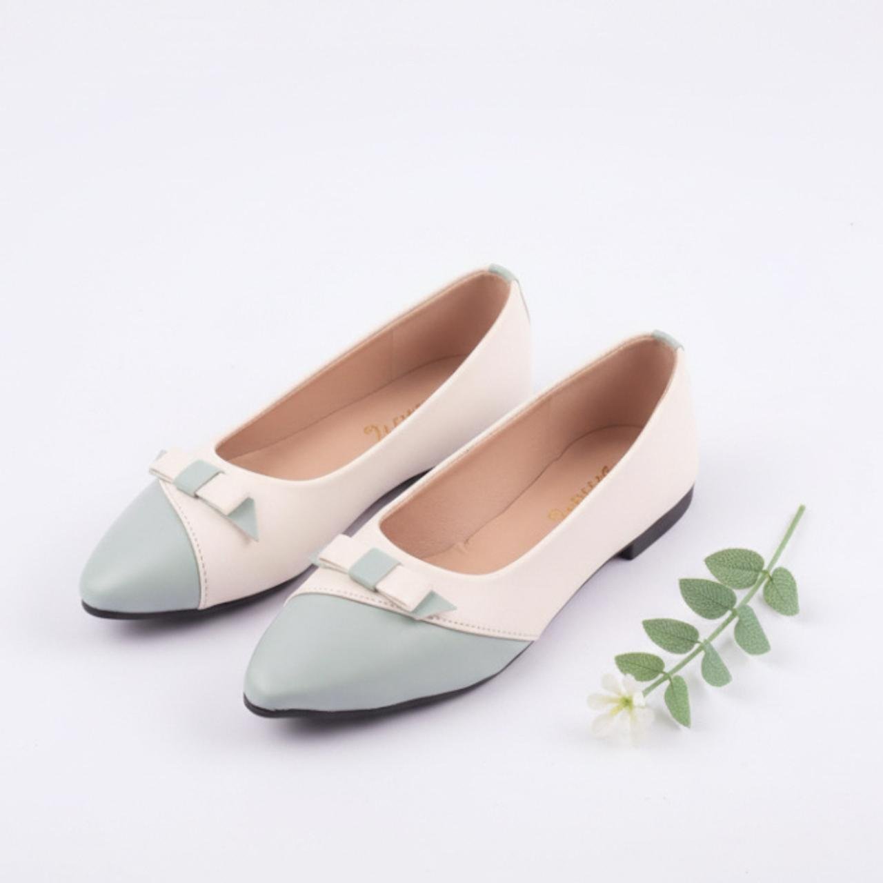 Women’s Plain Grey Pumps